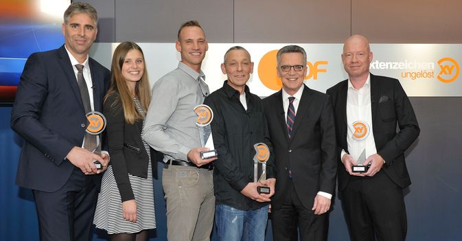 Gruppenbild mit Minister: Carsten Röder, seine Tochter Nina, Raphael Soler-Lopez, Frank Wolfgang Schmidt, Thomas de Maizière, Stefan Tommek (v.l.).