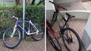 Links: Ein blaues Fahrrad der Marke Cyco Force vor einem Straßenschild. Rechts: Ein schwarzes Mountain-Bike von Zündapp an einem Fahrradständer eines Hauses.