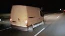 Der weiße Kleintransporter, der einen tödlichen Unfall auf der A3 verursacht hat.