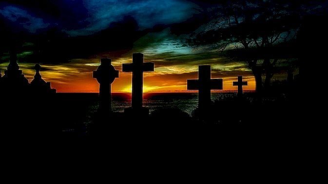 Leichenfund auf dem Friedhof