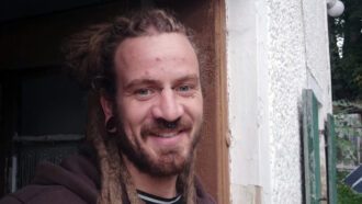 Daniel Emminger mit seinen markanten dunkelblonden Dreadlocks.